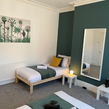 Kitchener - Wonderful 2-Bedroom Apt Sleeps 5 Free Parking Free Wifi 盖茨黑德 外观 照片