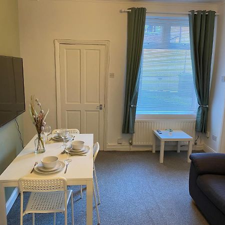 Kitchener - Wonderful 2-Bedroom Apt Sleeps 5 Free Parking Free Wifi 盖茨黑德 外观 照片