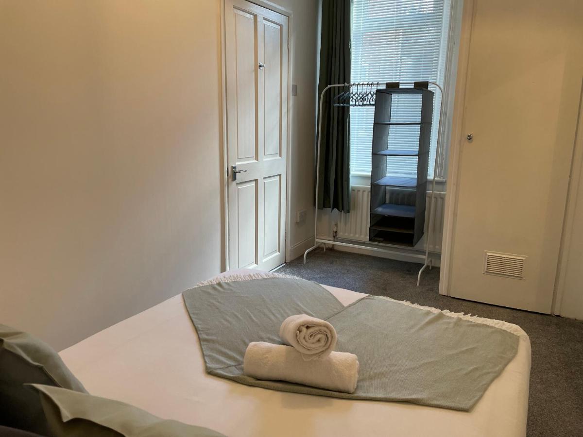 Kitchener - Wonderful 2-Bedroom Apt Sleeps 5 Free Parking Free Wifi 盖茨黑德 外观 照片