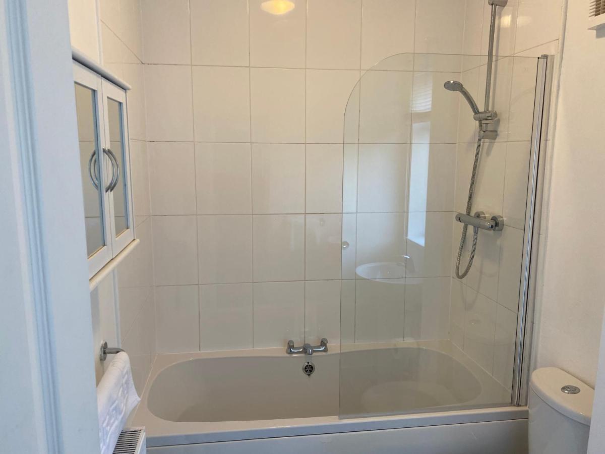 Kitchener - Wonderful 2-Bedroom Apt Sleeps 5 Free Parking Free Wifi 盖茨黑德 外观 照片
